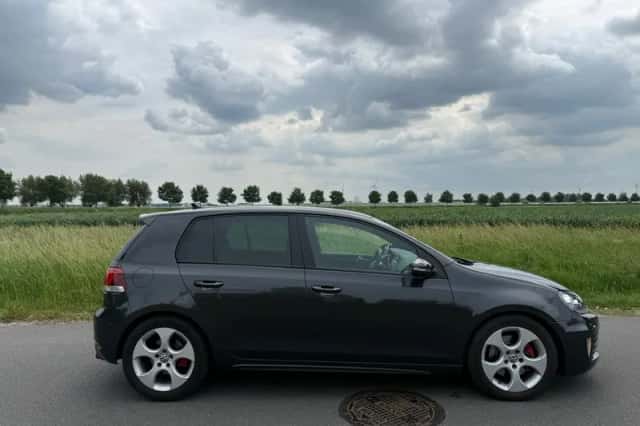 Volkswagen Golf (2009) thumbnail 6
