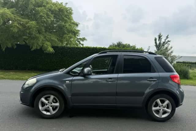 Suzuki SX4 (2007) thumbnail 2