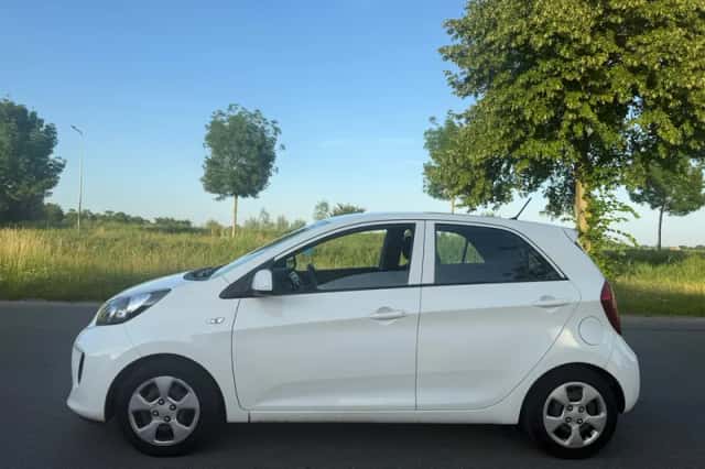 Kia Picanto (2015) thumbnail 2