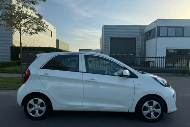 Kia Picanto (2015) thumbnail 6