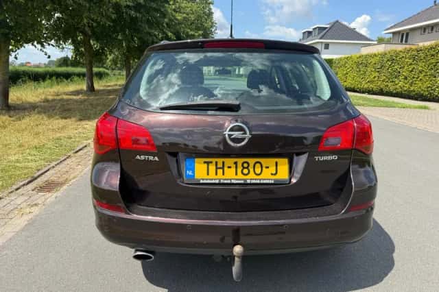 Opel Astra (2012) thumbnail 4