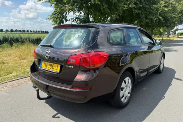 Opel Astra (2012) thumbnail 5