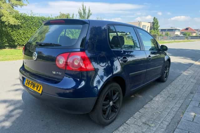 Volkswagen Golf (2004) thumbnail 5