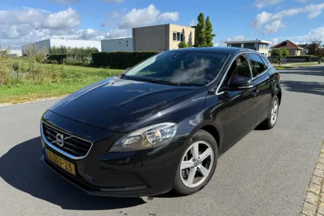 Volvo V40 (2014) thumbnail 1