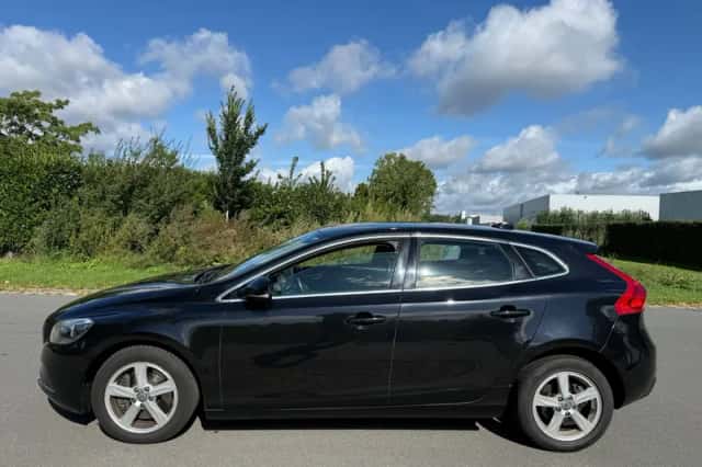 Volvo V40 (2014) thumbnail 2
