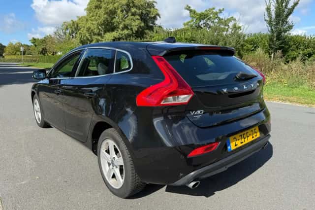 Volvo V40 (2014) thumbnail 3