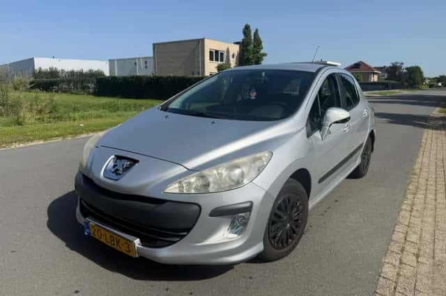 Peugeot 308 (2010) thumbnail 1