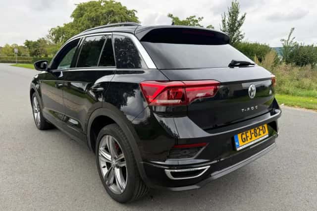 Volkswagen T-Roc (2019) thumbnail 3