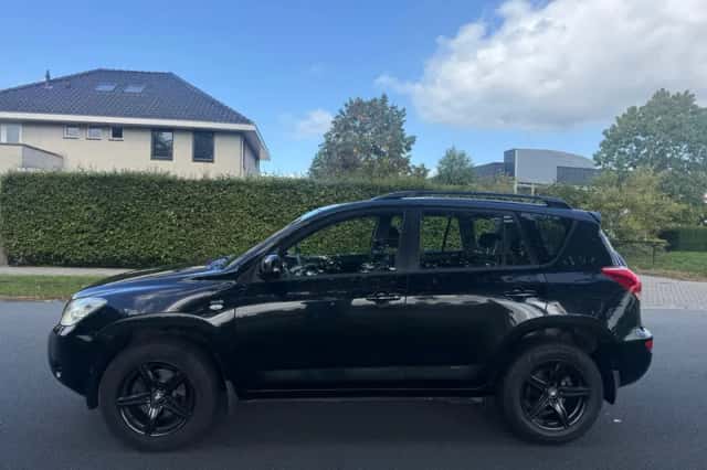 Toyota RAV4 (2006) thumbnail 2