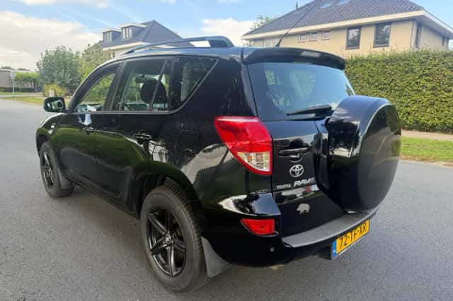 Toyota RAV4 (2006) thumbnail 3