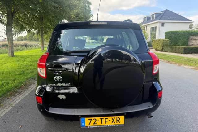 Toyota RAV4 (2006) thumbnail 4