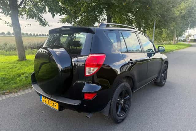 Toyota RAV4 (2006) thumbnail 5