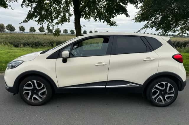 Renault Captur (2013) thumbnail 2