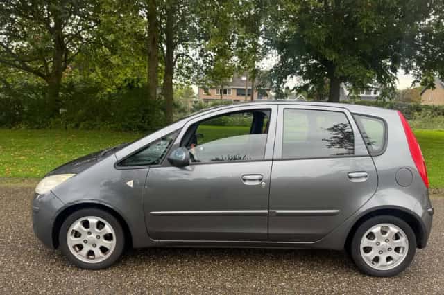 Mitsubishi Colt (2006) thumbnail 2