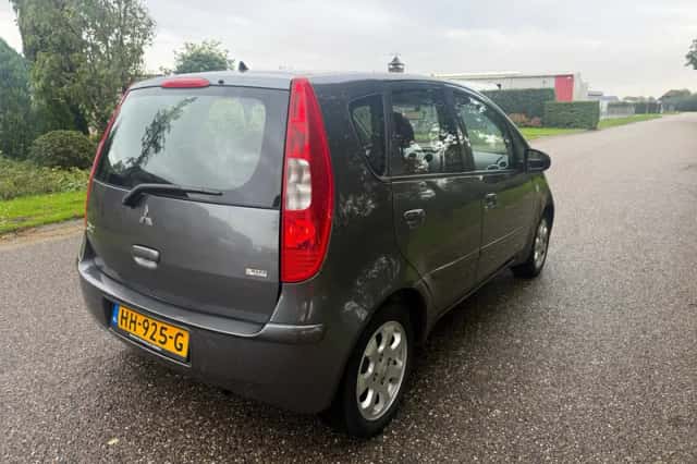 Mitsubishi Colt (2006) thumbnail 5