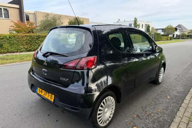 Mitsubishi Colt (2009) thumbnail 5