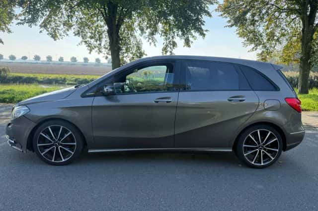 Mercedes-Benz B-Klasse (2012) thumbnail 2