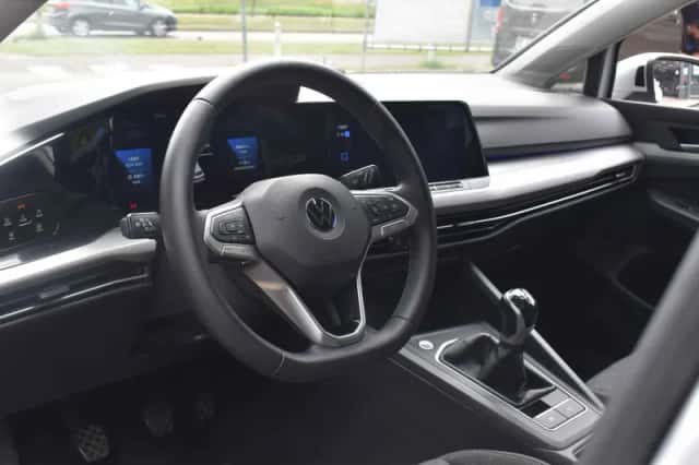 Volkswagen Golf (2021) thumbnail 2