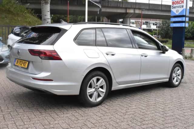 Volkswagen Golf (2021) thumbnail 3