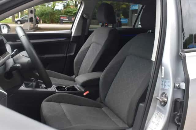 Volkswagen Golf (2021) thumbnail 5