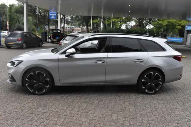 SEAT Leon Sportstourer (2022) thumbnail 3