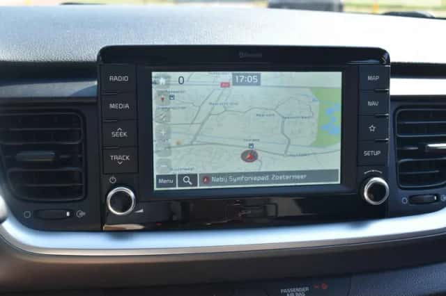 Kia Stonic (2020) thumbnail 4