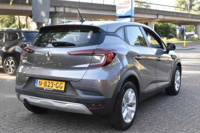 Renault Captur (2021) thumbnail 3