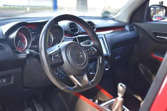 Suzuki Swift (2021) thumbnail 4