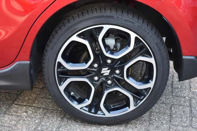 Suzuki Swift (2021) thumbnail 6