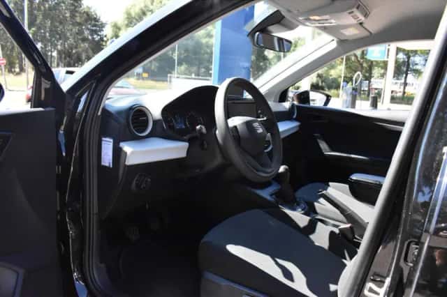 SEAT Arona (2023) thumbnail 2