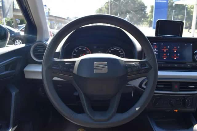 SEAT Arona (2023) thumbnail 4