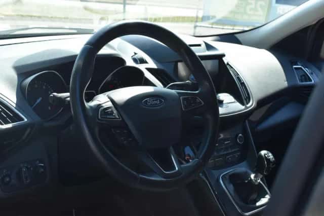 Ford Kuga (2019) thumbnail 2