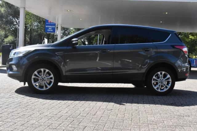 Ford Kuga (2019) thumbnail 3