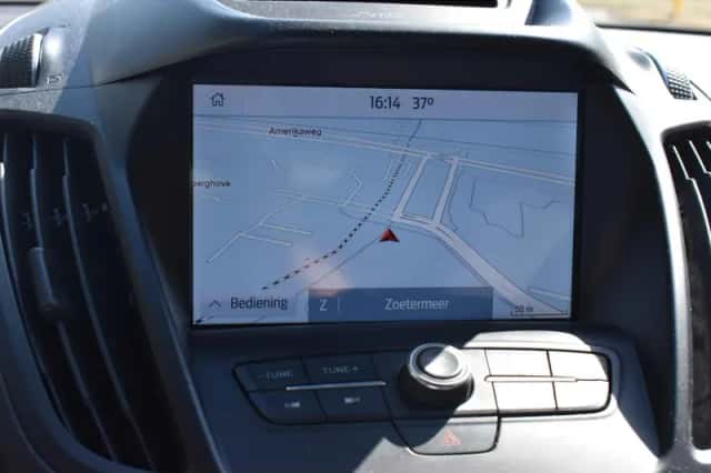 Ford Kuga (2019) thumbnail 5