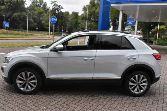 Volkswagen T-Roc (2021) thumbnail 3