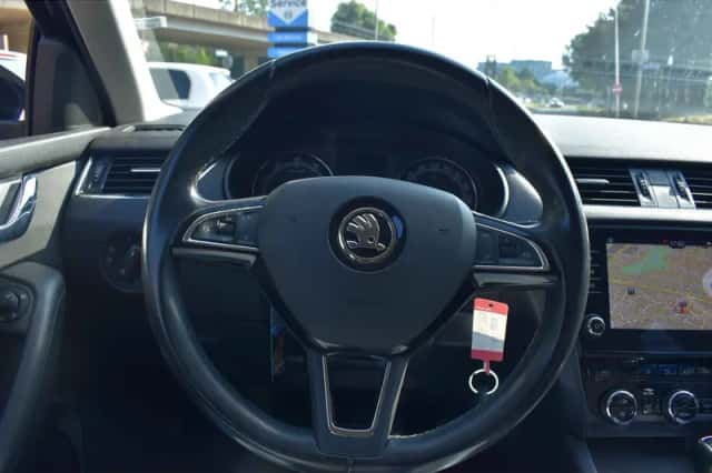 Škoda Octavia (2018) thumbnail 2