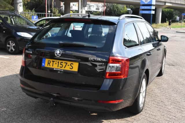 Škoda Octavia (2018) thumbnail 3