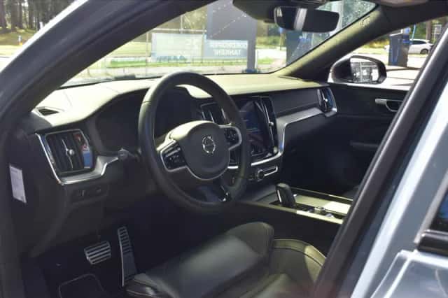 Volvo V60 (2022) thumbnail 2