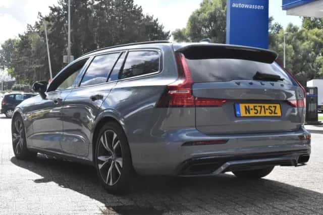 Volvo V60 (2022) thumbnail 3