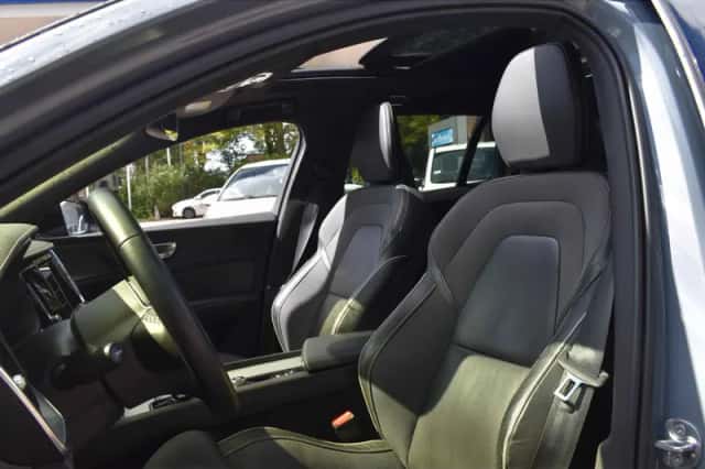Volvo V60 (2022) thumbnail 4