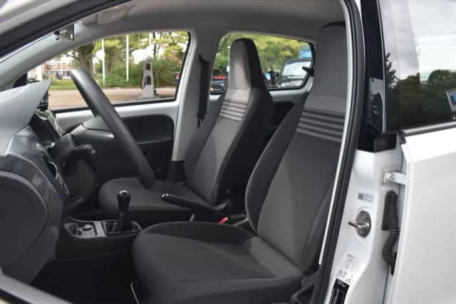 Volkswagen Up! (2021) thumbnail 2