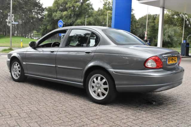 Jaguar X-Type (2004) thumbnail 3