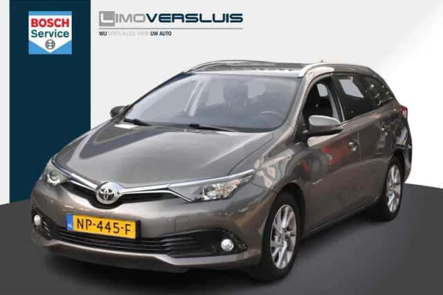 Toyota Auris (2017) thumbnail 1