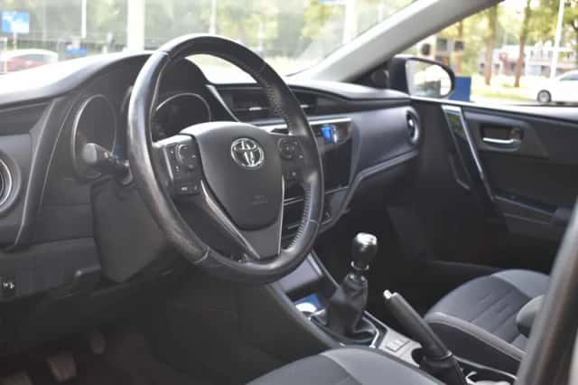 Toyota Auris (2017) thumbnail 2