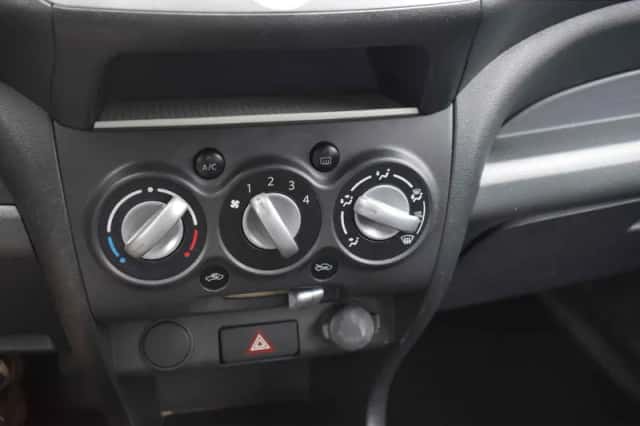 Suzuki Alto (2015) thumbnail 5