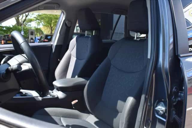 Toyota RAV4 (2021) thumbnail 4