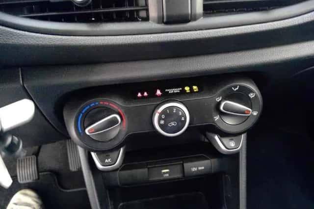 Kia Picanto (2021) thumbnail 4