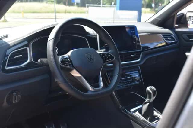 Volkswagen T-Roc (2022) thumbnail 4