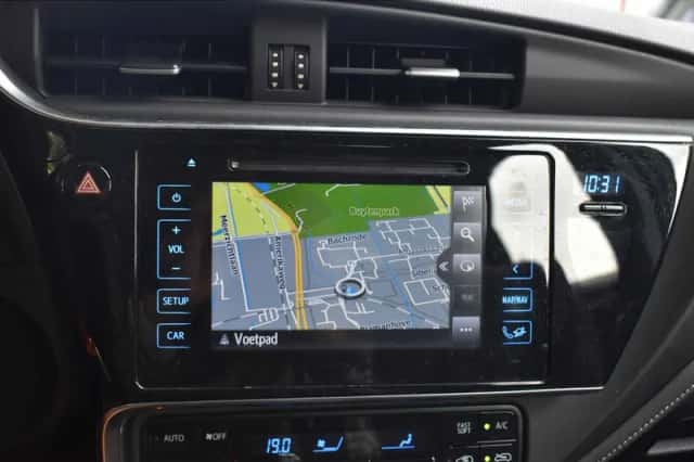 Toyota Auris (2018) thumbnail 3