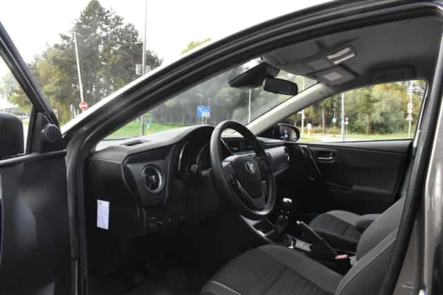 Toyota Auris (2018) thumbnail 6